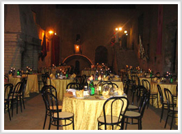 http://www.castellodilunghezza.it/photogallery/foto_caste/castello_cena%2001.jpg